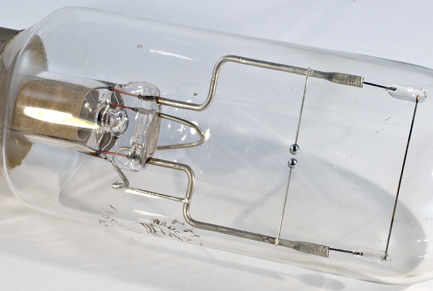 Philips type 406 Tungsten Arc Lamp 2.5 A