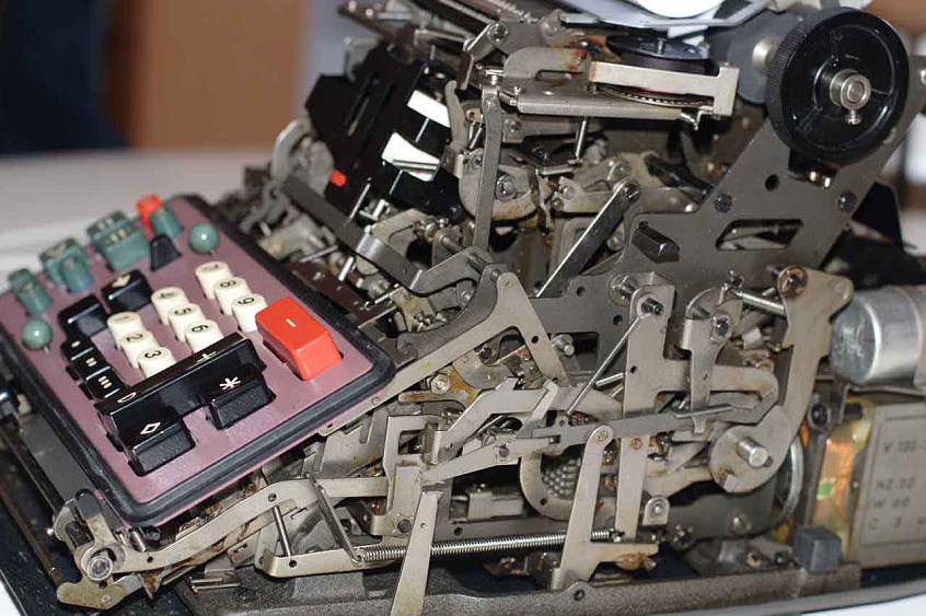 Olivetti Divisumma 24 Calculating Machine