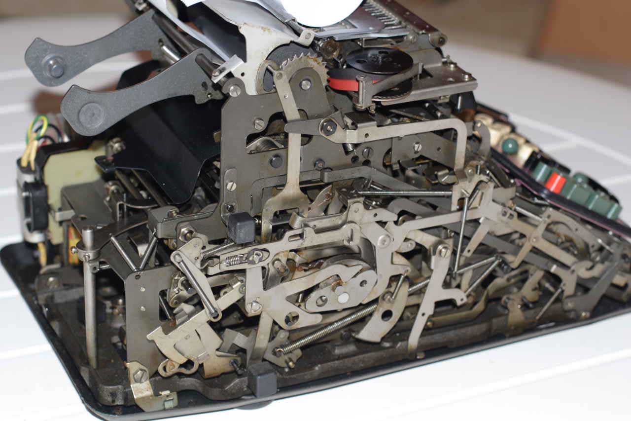 Olivetti Divisumma 24 Calculating Machine