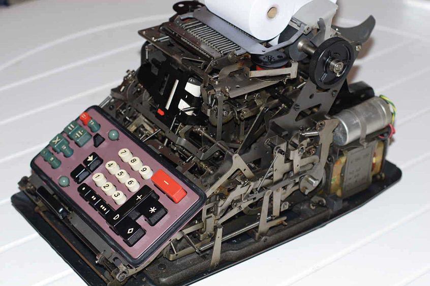 Olivetti Divisumma 24 Calculating Machine