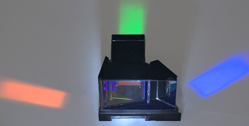 Trichroic Beam Splitter Prism - Color Separation Prism Assembly