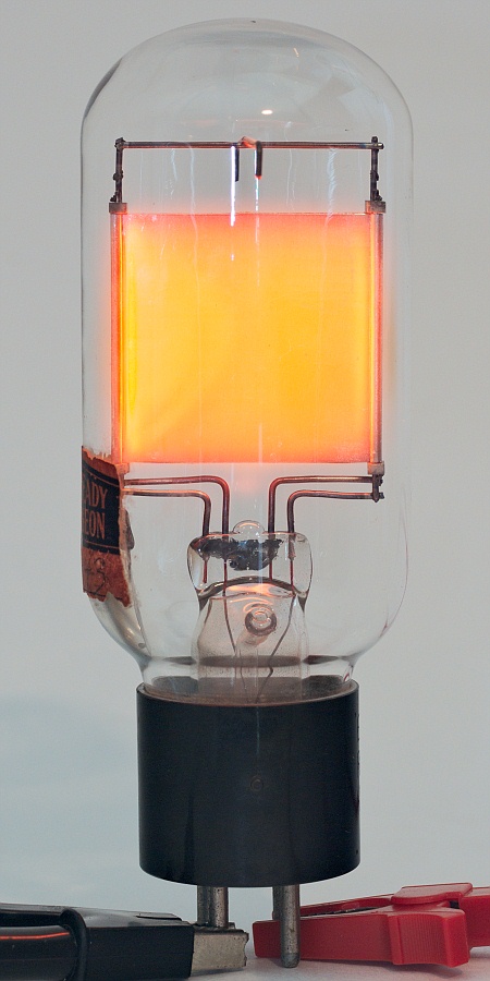 RAYTHEON Kino Lamp Type P-1500