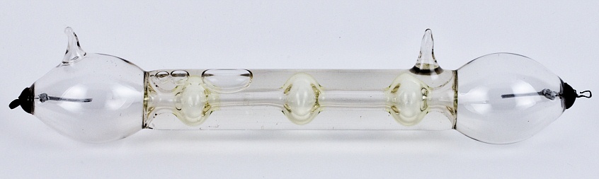 Geissler tube with fluorescent liquid