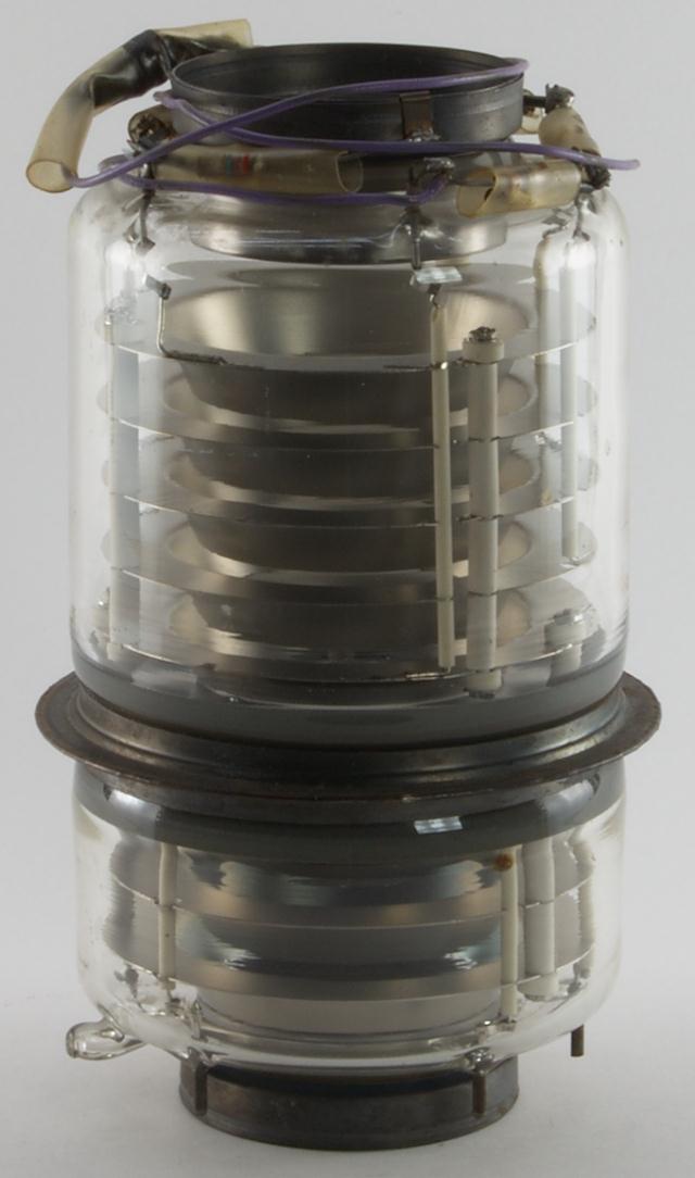 Farnsworth 2-stage image intensifier tube