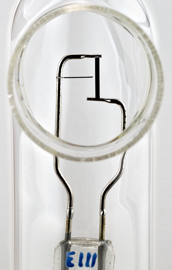 PHILIPS 6V 8A Calibration lamp with tungsten ribbon