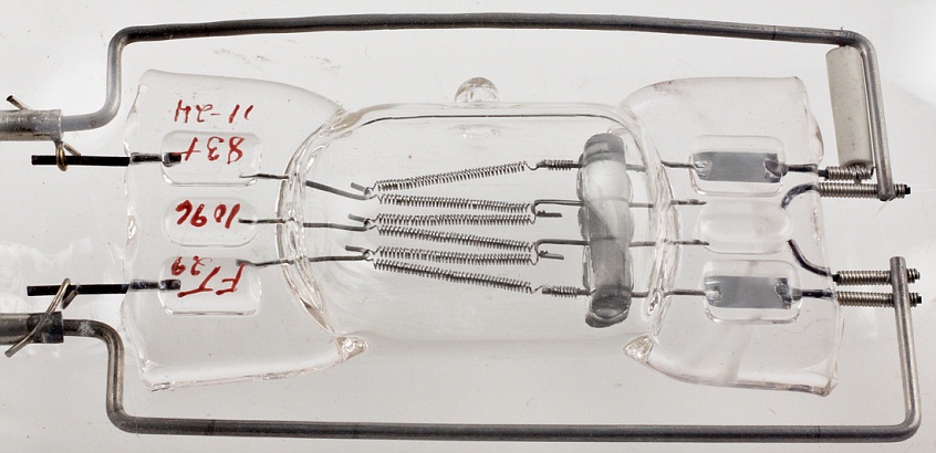 GENERAL ELECTRIC Q750T20/4CL 750W 120V Halogen Lamp