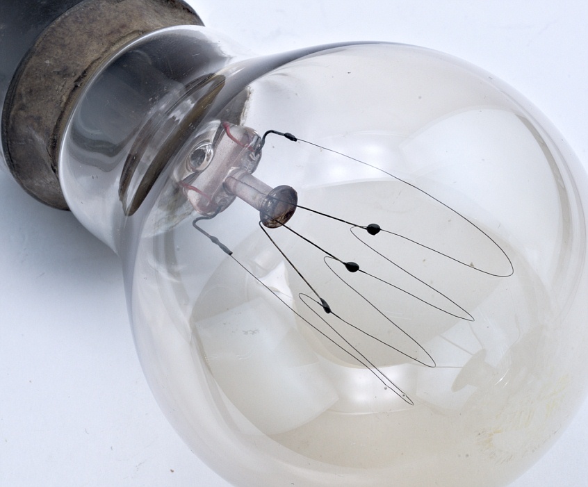 Robertson G.E.C. Carbon Filament Lamp 230V 16CP