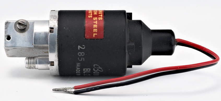 BOMAC BL-212 Miniature C-Band Pulse Beacon Magnetron