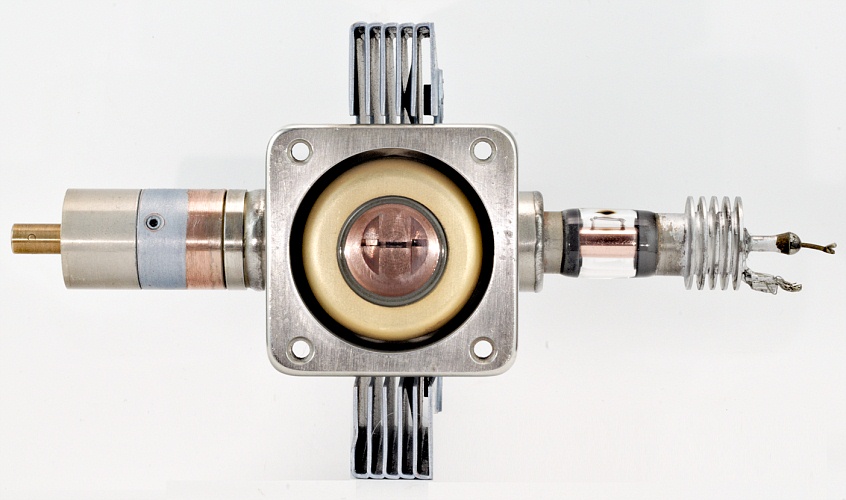Raytheon 6248 / QK311 Magnetron (without Magnet)