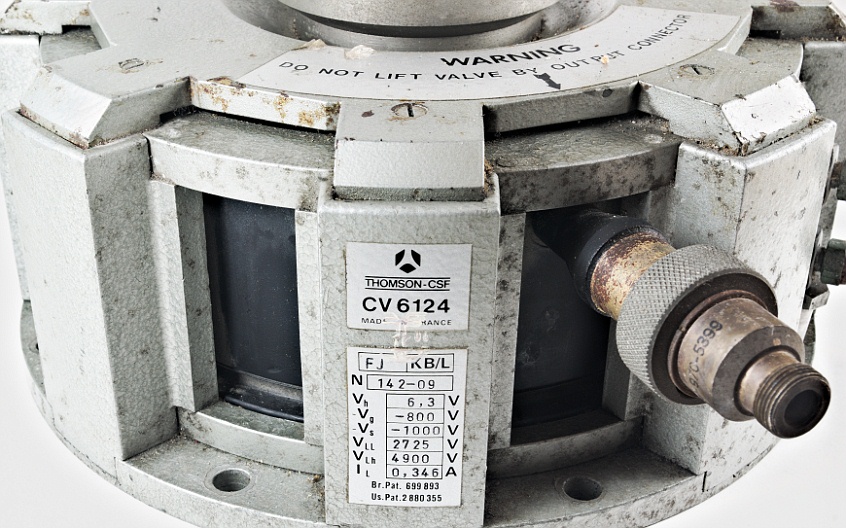 THOMSON-CSF CV6124 = CMA1232 = VX9239 Water-cooled M-Type Carcinotron