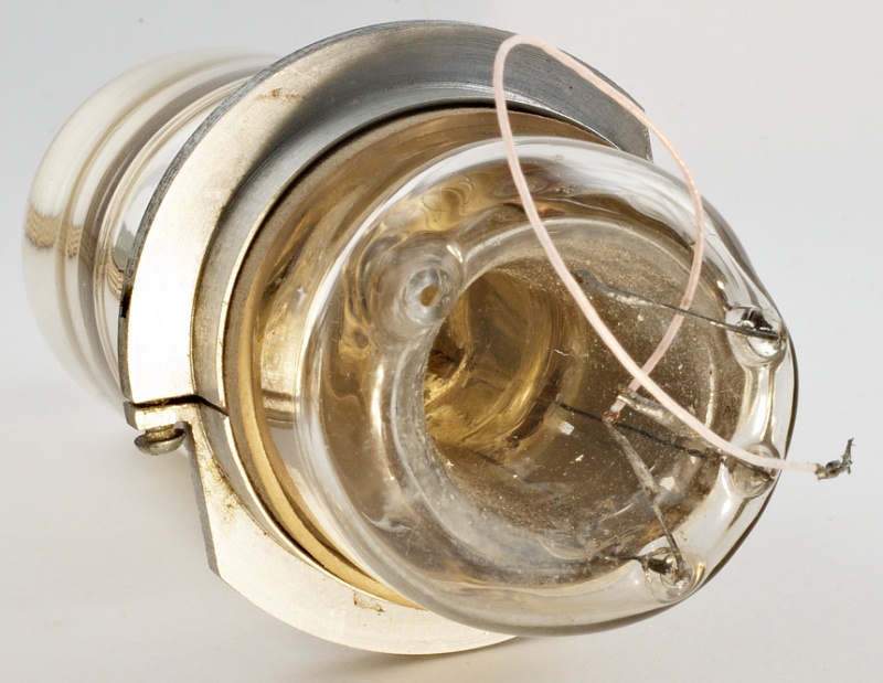 Liquid-nitrogen Cooled Germanium Detector