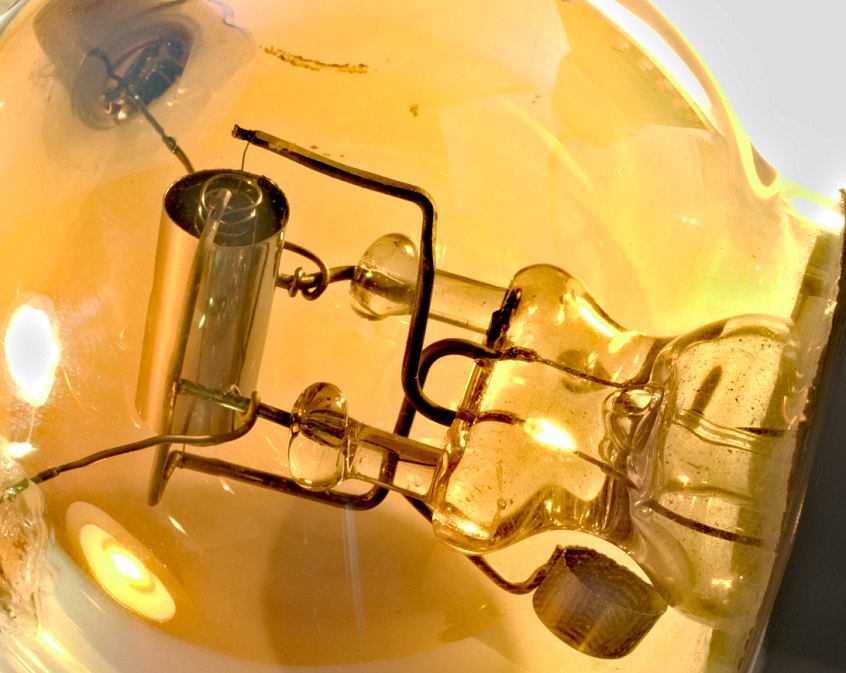 Horned type Triode