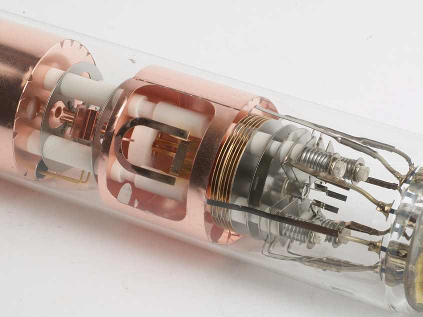 ZENITH Electron-Beam Parametric Amplifier Tube