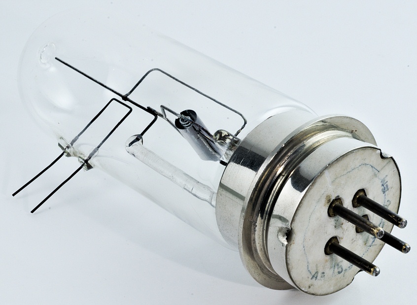 SFR Prototype Triode d'mission U.C.16 pour ondes ultra-courtes