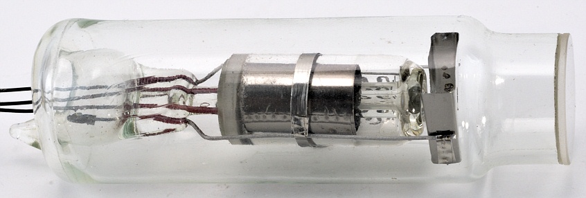 VUV Xenon resonance lamp KsRM-P