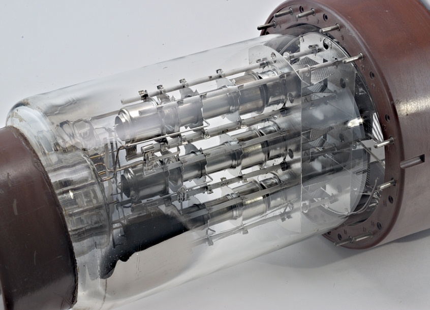 15LO8A Experimental 3-Beam Cathode Ray Tube