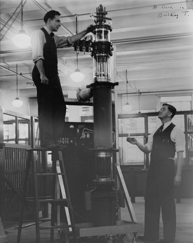 Giant Demountable Tube Operated at the Bell Telephone Laboratories