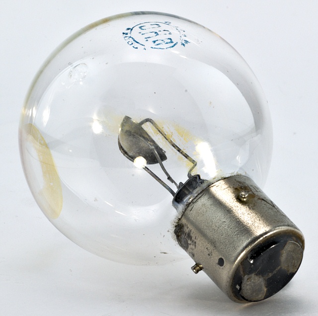 YVEL B.R.C. 12/15 V = 100 Lampe pour automobile