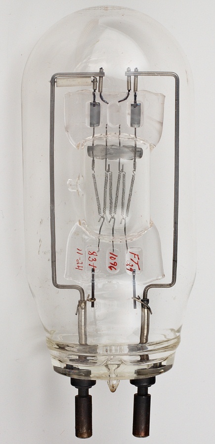 GENERAL ELECTRIC Q750T20/4CL 750W 120V Halogen Lamp