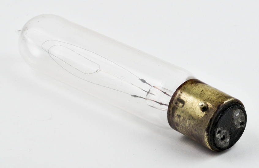 Lampe tubulaire à filament de carbone