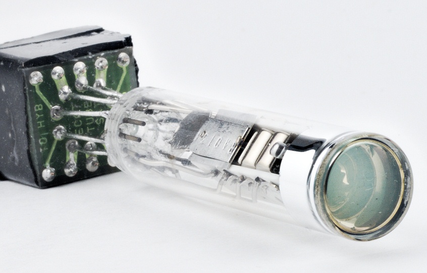 HAMAMATSU R1635 Head-on Type Photomultiplier Tube