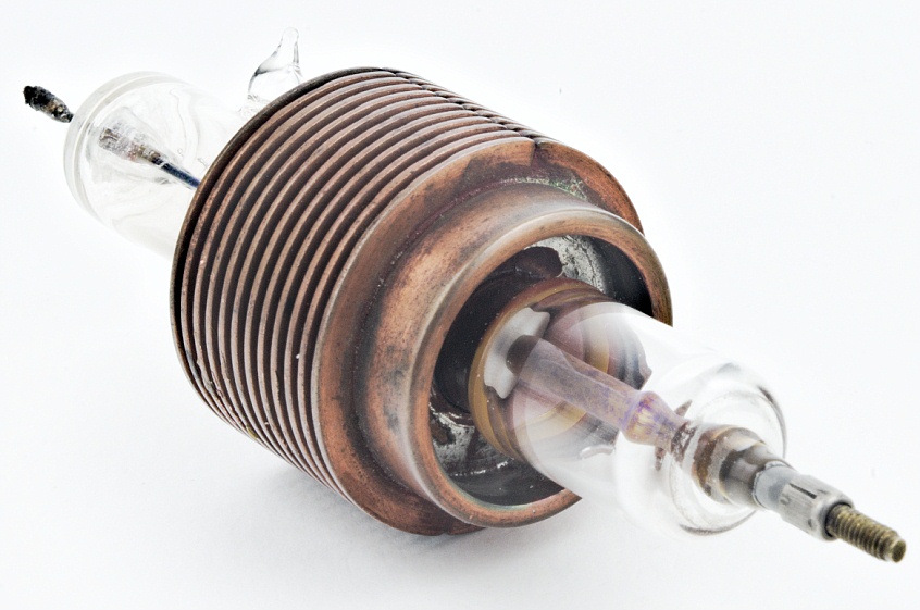 RCA VT.90 'Micropup' UHF Transmitting Triode